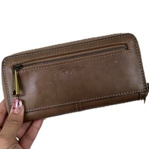 Fossil Fifty Four Collection Embossed Leather Zip Around Accordion Clutch Wallet